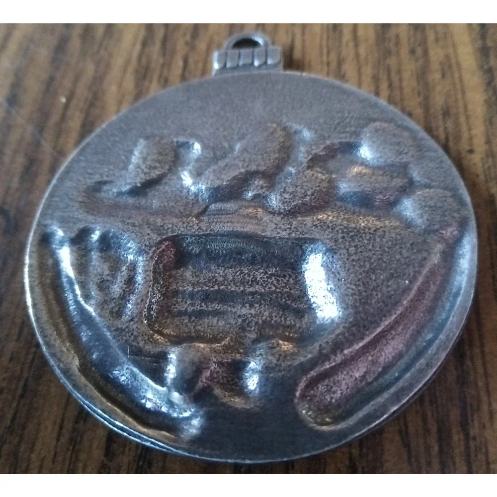 2001 Pewter Christmas Ornament Seasons Greetings Country Store 1 7/8